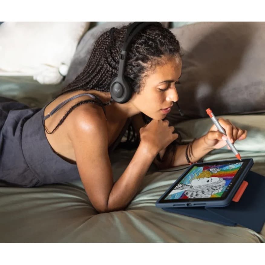 Logitech Rugged Combo 3 Touch keyboard case for iPad 7th, 8th, and 9th generation in blue