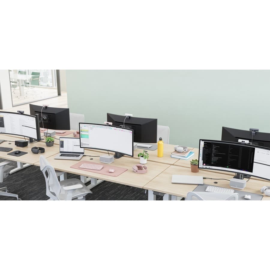 Logitech Brio 505 webcam in graphite with USB-C for business video meetings