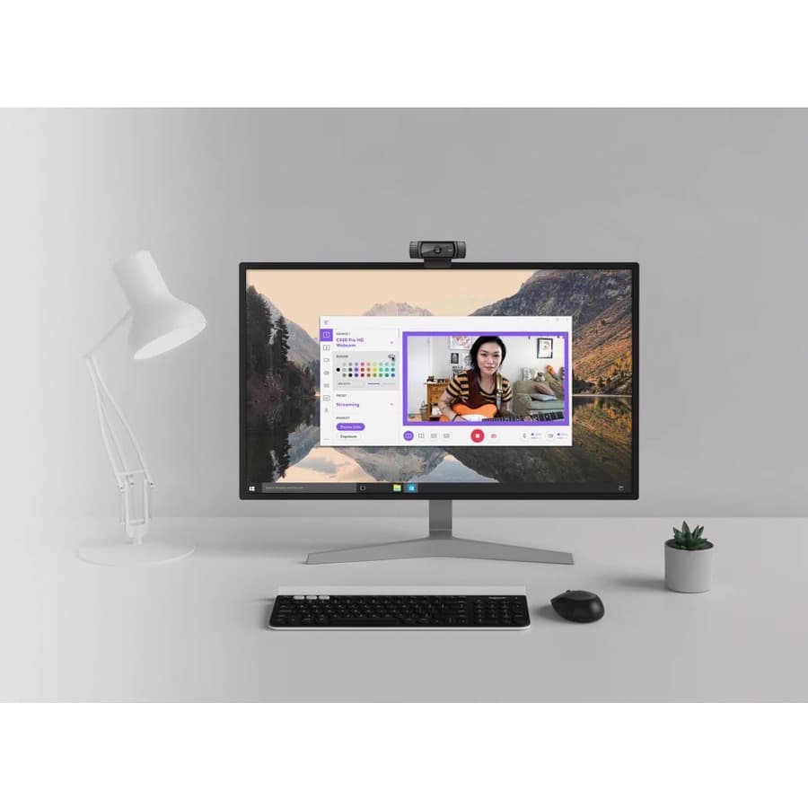 Logitech C920 HD Pro Webcam with autofocus and built-in microphone for Full HD 1080p video