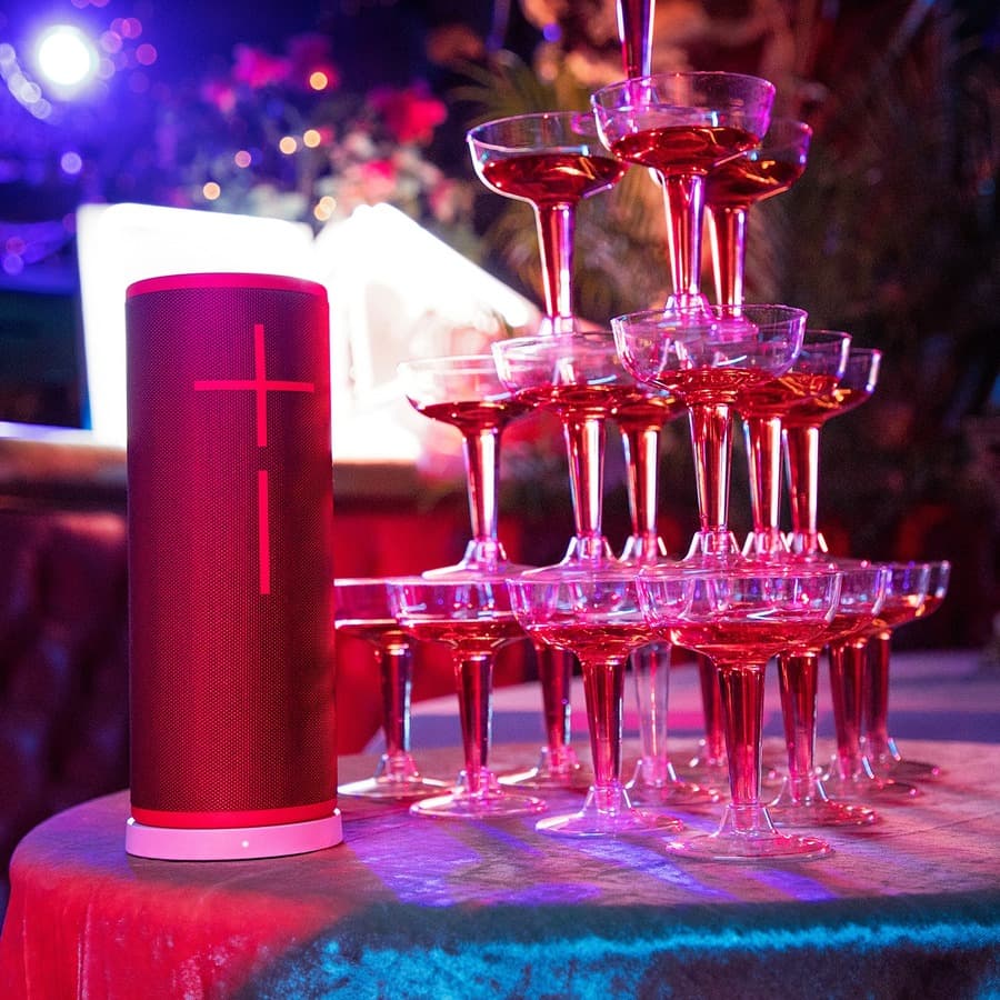 LA UE BOOM 3 Sunset Red portable Bluetooth speaker