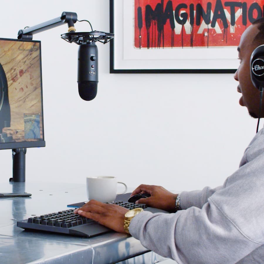 Logitech LA YETICASTER 988-000107 desktop USB microphone for podcasting and streaming