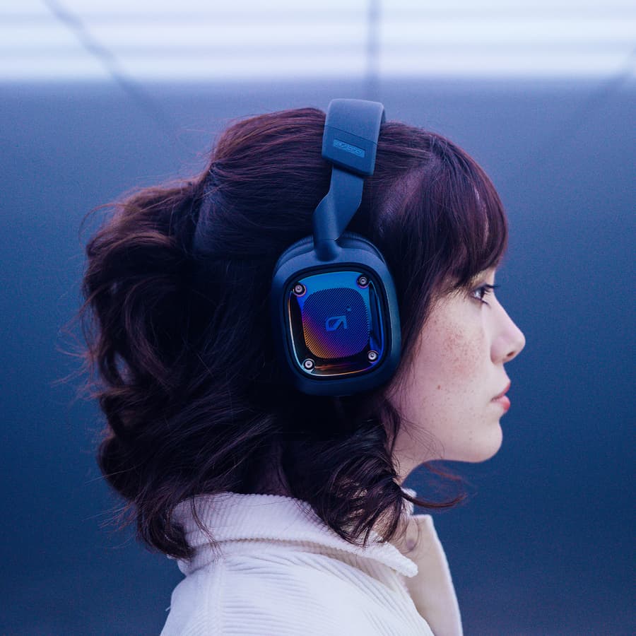 Logitech LA A30 navy blue wireless PlayStation headset with detachable boom microphone