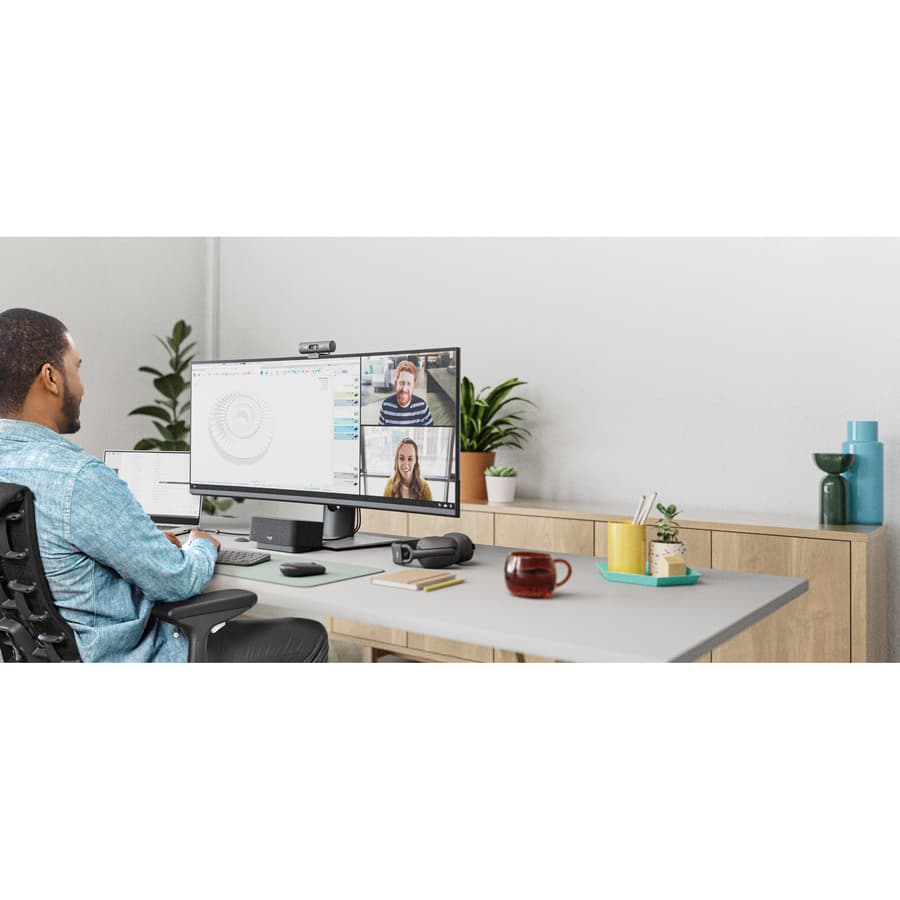 Logitech BRIO 500 Off-White webcam with USB-C connector for 1080p video calls