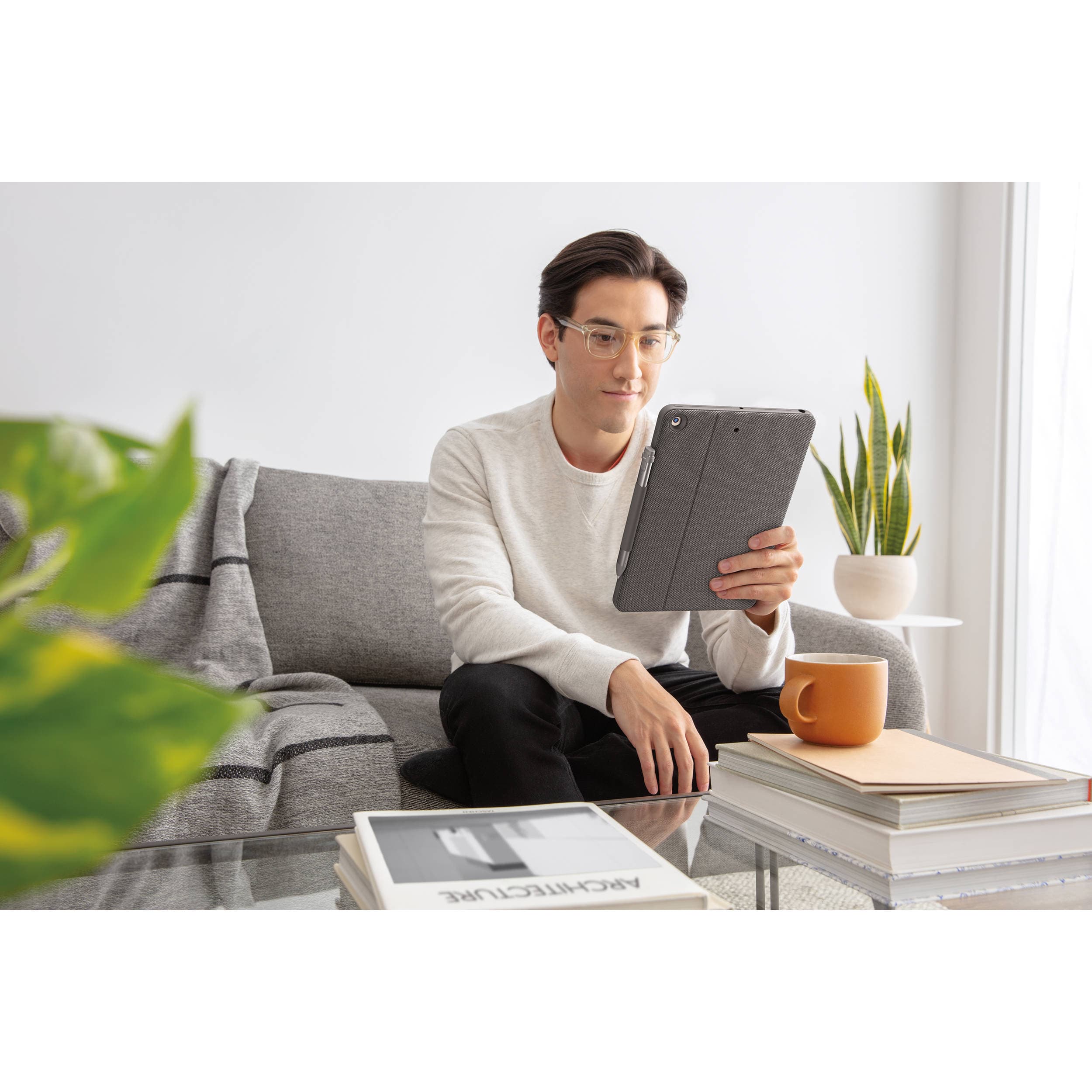 Logitech Combo Touch keyboard case for iPad 7th 8th 9th generation in graphite