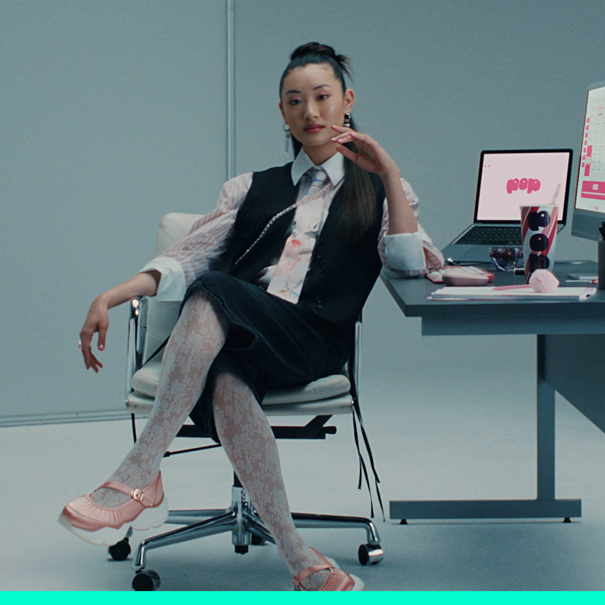 Logitech POP Icon Combo in Lilac Off White with wireless keyboard and mouse