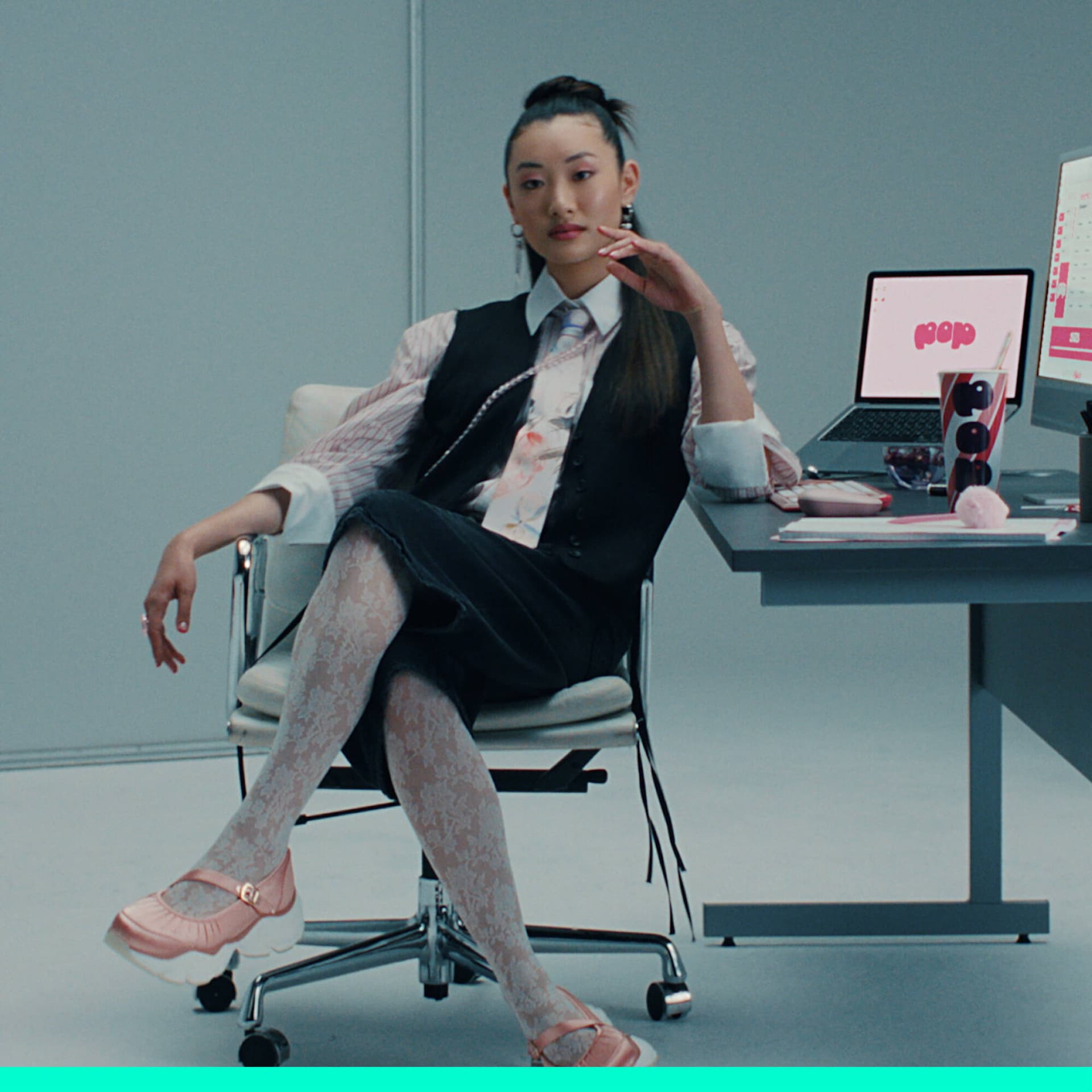 Logitech POP Icon Combo wireless keyboard and mouse set in Rose Off White